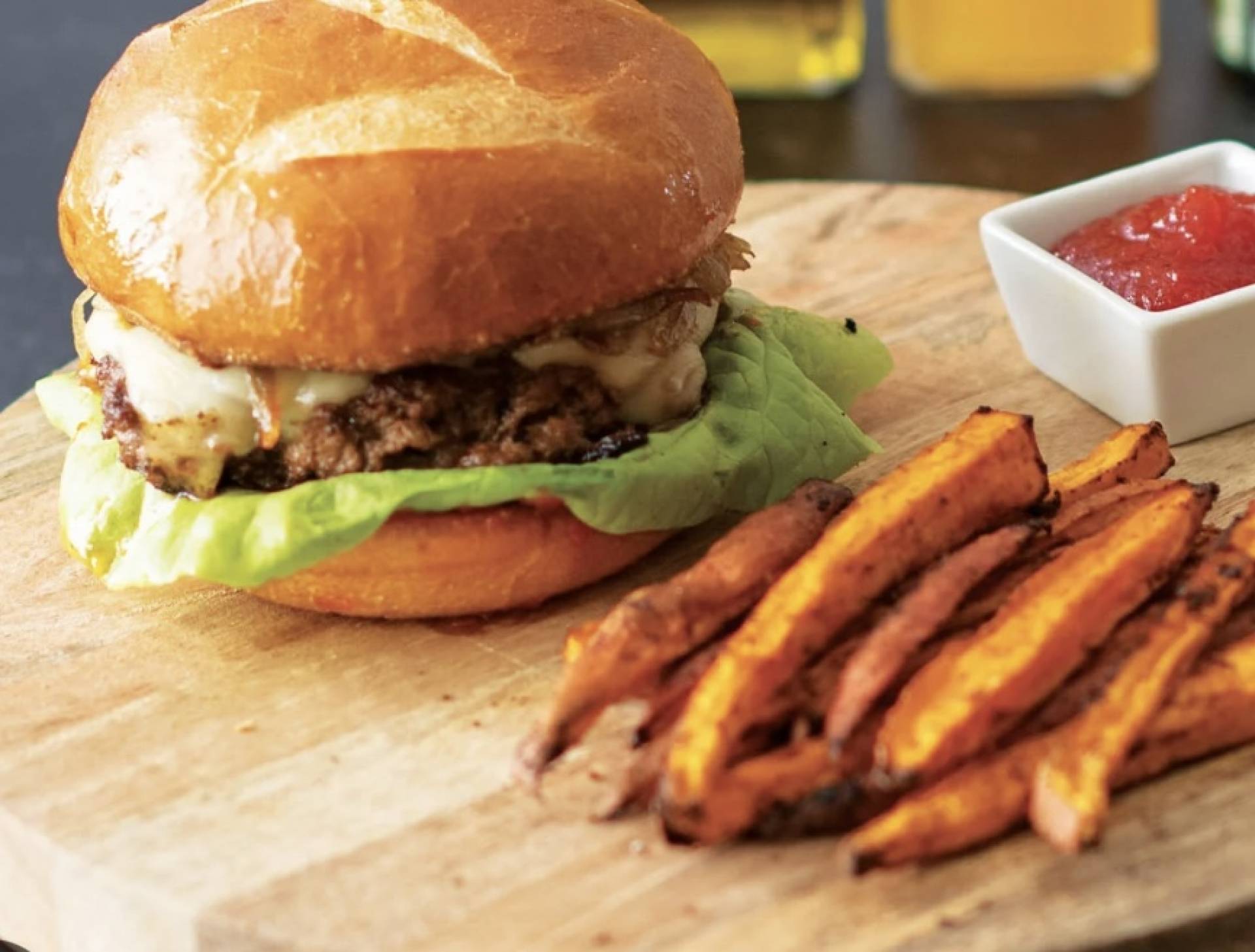 Cheeseburger with Sweet Potato Fries (PRO)