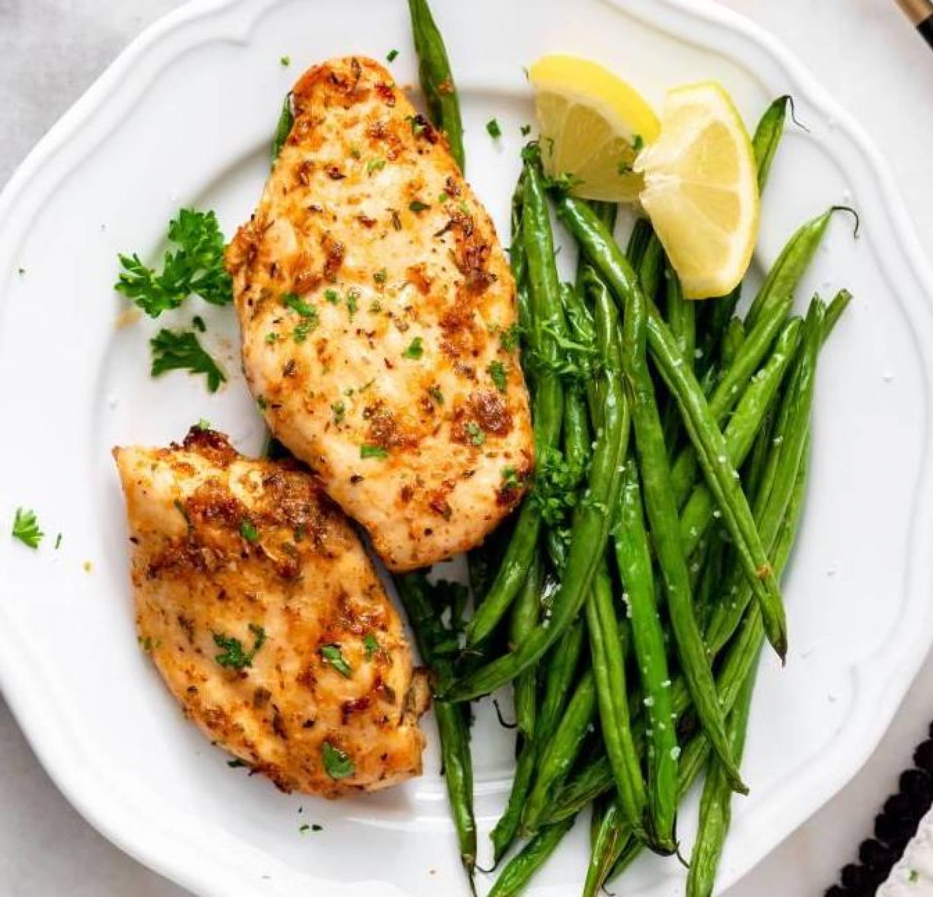 Blackened Chicken with Brown Rice and Green Beans (ATHLETE)