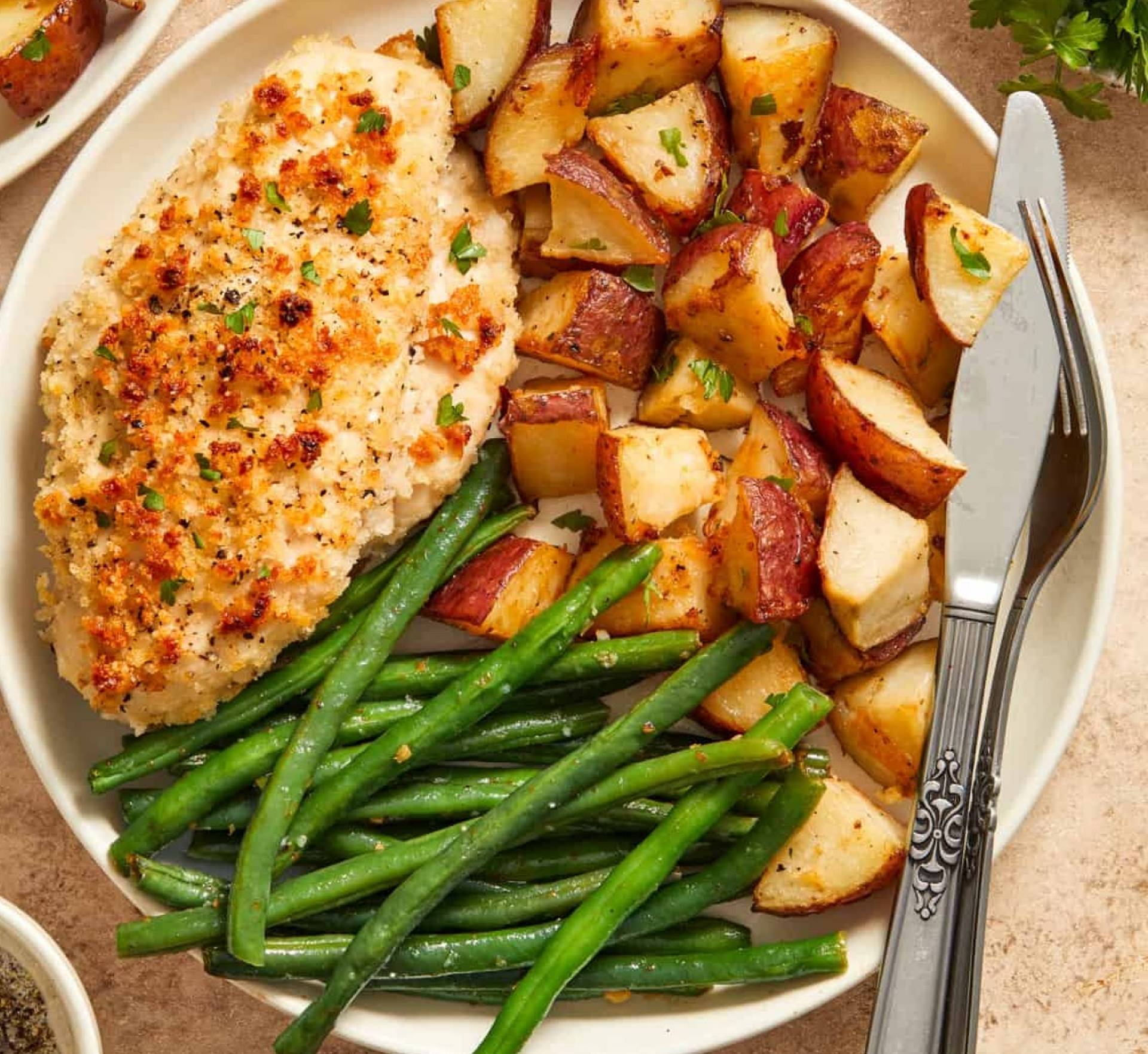 Parmesan Crusted Chicken, Baby Potatoes, Green Beans (PRO)